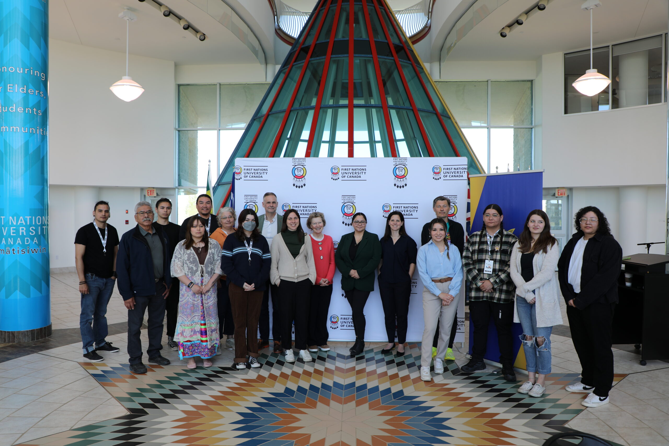 Membres du conseil d’administration de la Fondation des Prix Michener, panélistes et étudiant.e.s de l’UPNC